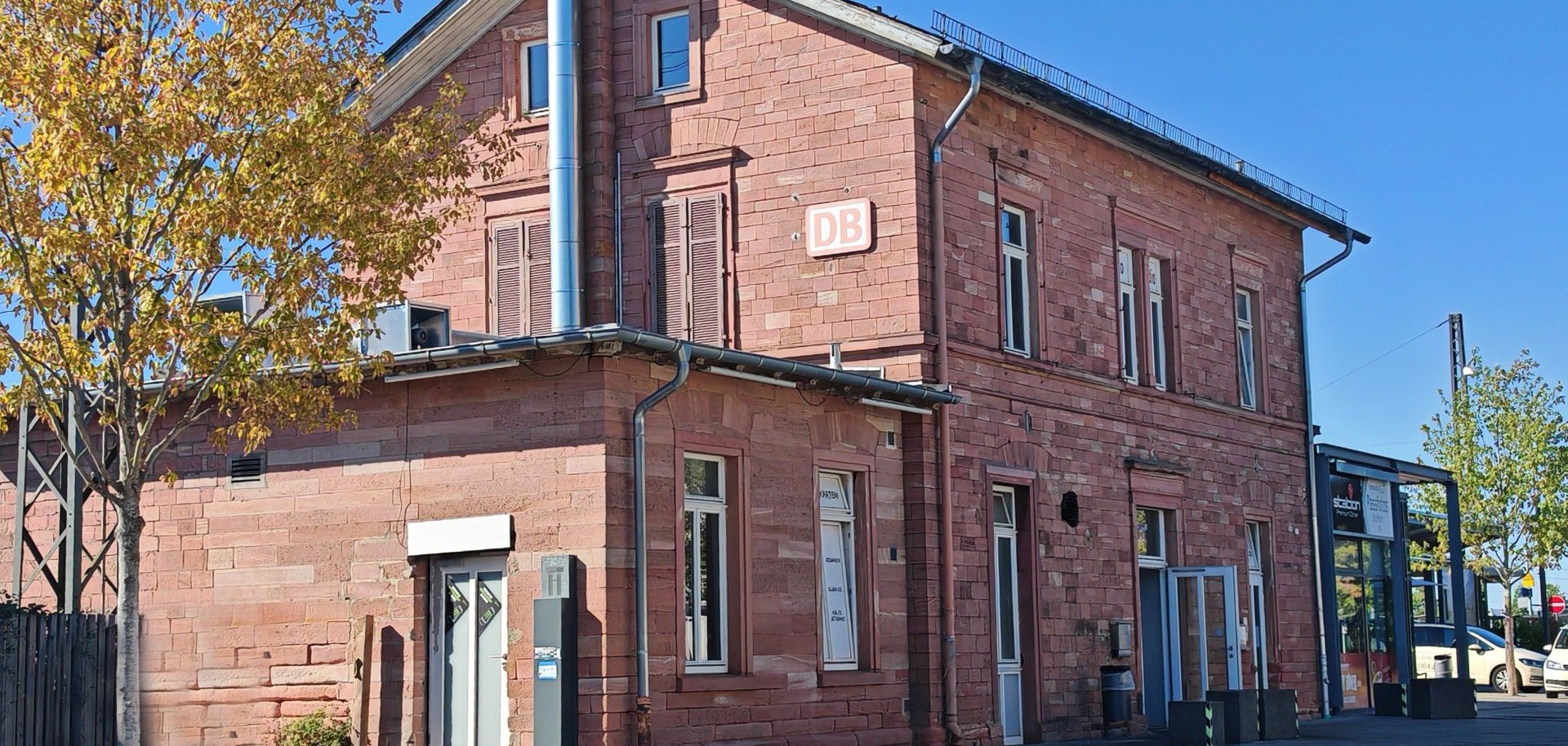 Bahnhof quer - 1